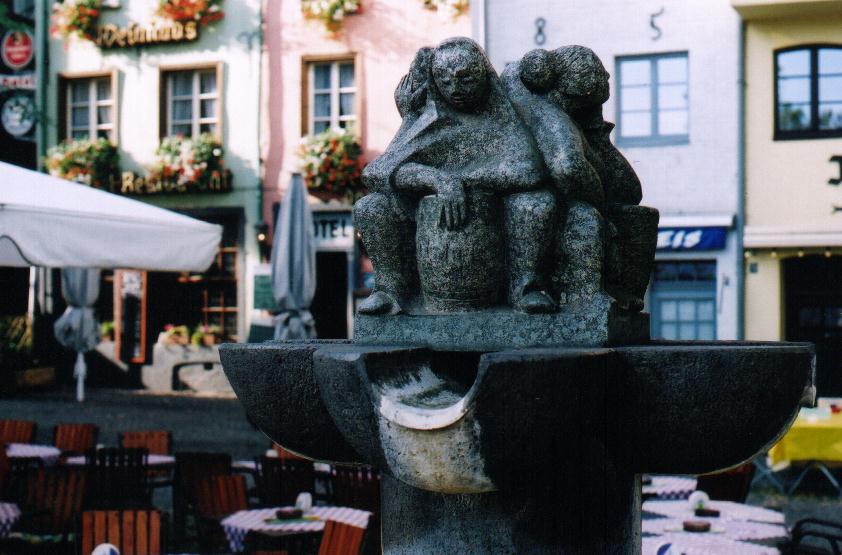 Cologne versus Düsseldorf - Altstadt Fountain