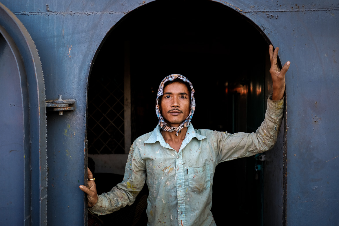 Bangladesh Photo Travel Guide - man in doorway