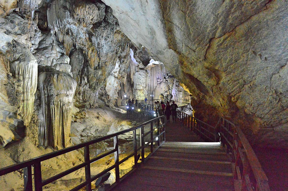 Phong Nha Travel Guide - cave boardwalk